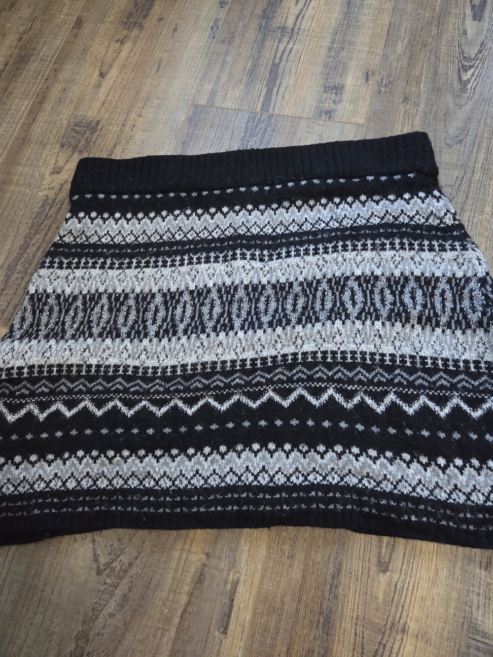 Aventura Black & White Lambswool Mix Skirt Size Med